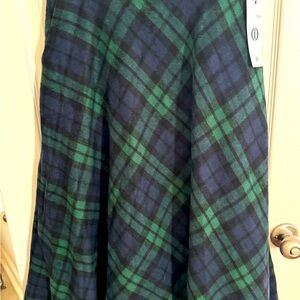 Brand New plaid skirt! Size Meduim